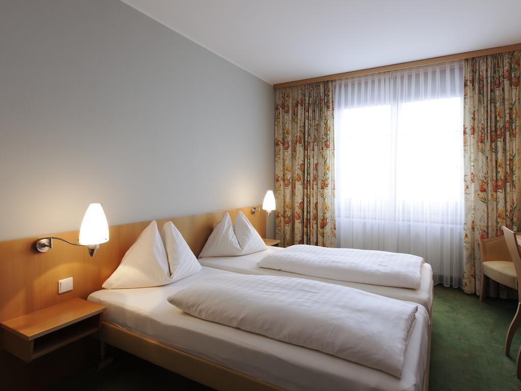 Landzeit Restaurant Voralpenkreuz Hotel Sattledt Quarto foto